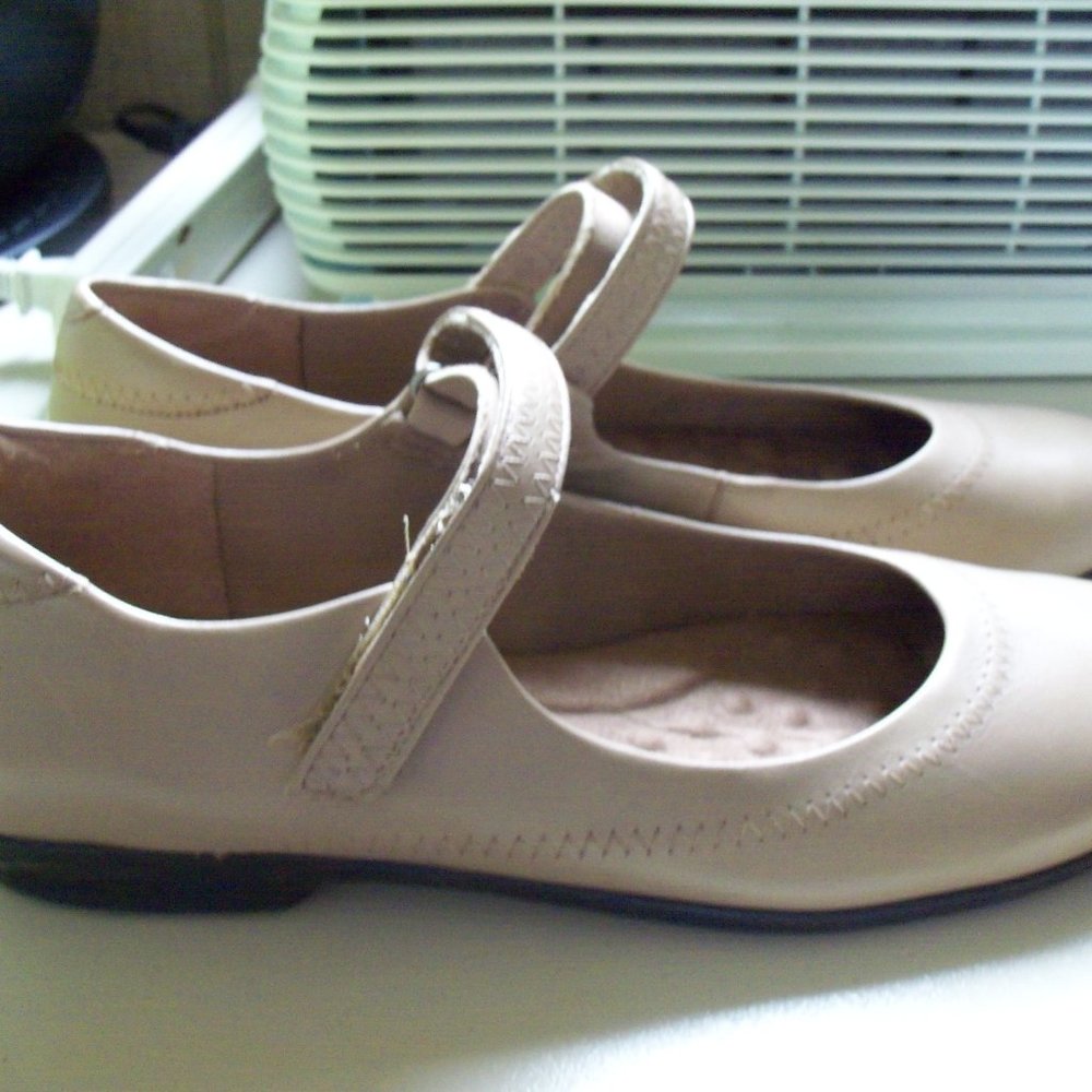 walking cradle leather shoes